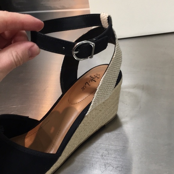 New WB Woman’s Style & Co Heeled Sandals - Picture 4 of 5